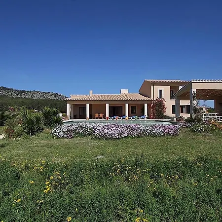 Elegant And Modern Designed With Comfort And Style, Special Prices Car Hire For The Guests Pollença